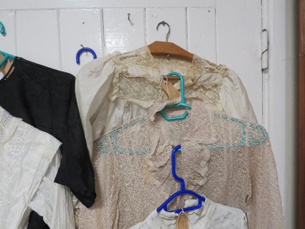A COLLECTION OF EARLY 20TH CENTURY VINTAGE LADIES CLOTHING, COMPRISING MAINLY TOPS (APPROX 16) - Image 5 of 8