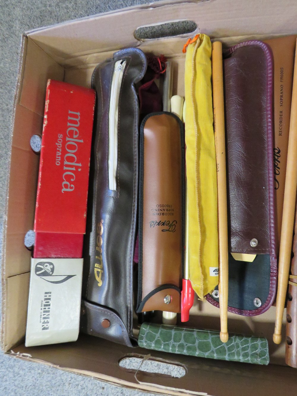 A TRAY OF ASSORTED MUSICAL INSTRUMENTS TO INCLUDE A CASED BASS RECORDER TOGETHER WITH A CASED