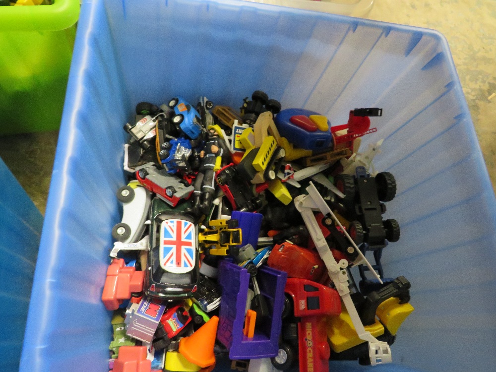 A LARGE QUANTITY OF TOYS OVER SEVERAL BOXES TO INCLUDE LEGO, BATMAN ETC - Image 3 of 7