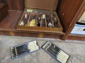 A CASED CANTEEN OF CUTLERY TO INCLUDE VARIOUS FLAT WARE , TWO HALLMARKED RAT TAIL SPOONS