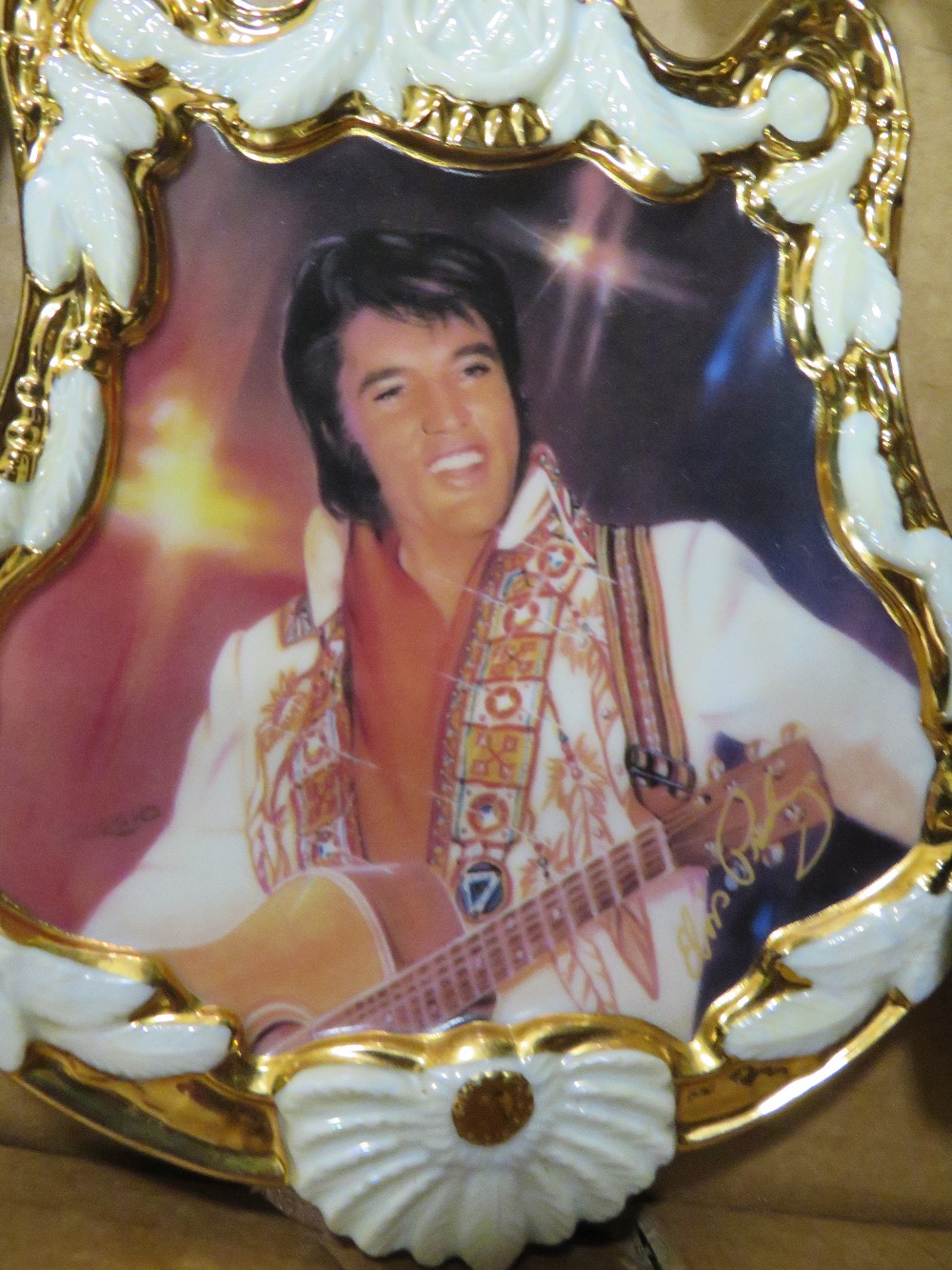 NINE ELVIS PRESLEY BRADFORD EXCHANGE CERAMICS GUITARS - Image 3 of 4