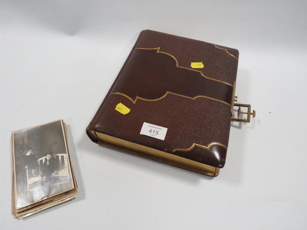 A VINTAGE PHOTOGRAPH ALBUM AND CONTENTS PLUS OTHER PHOTOGRAPHS - Image 2 of 6