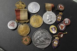 A COLLECTION OF MEDALS AND ENAMEL BADGES TO INCLUDE A CORONATION MEDAL FOR THE MAYOR OF STAFFORD T