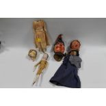 A TRAY OF ANTIQUE DOLLS AND PUPPETS A/F