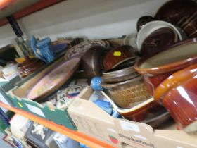 THREE TRAYS OF ASSORTED CERAMICS