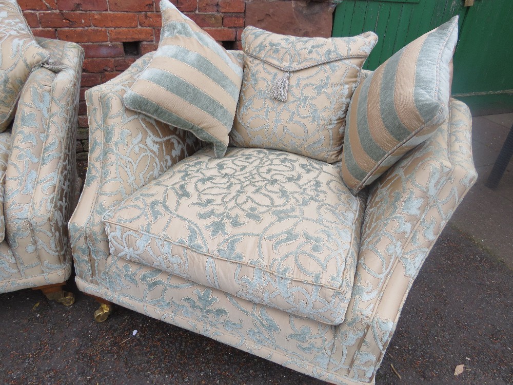 A GOOD QUALITY UPHOLSTERED SILK 3 PIECE SUITE AND 2 STOOLS - Image 21 of 25