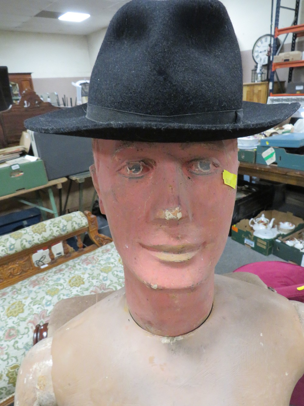 A VINTAGE ARTICULATED MANNEQUIN A/F - Image 4 of 4