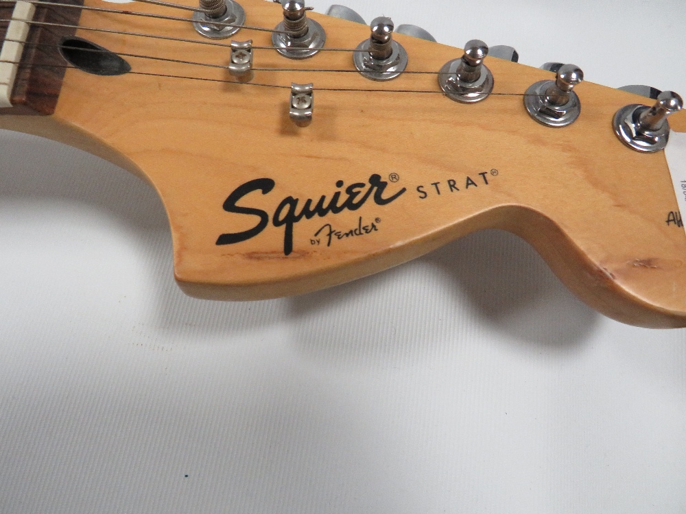 A SQUIRE BY FENDER STRAT ELECTRIC GUITAR - Image 4 of 5