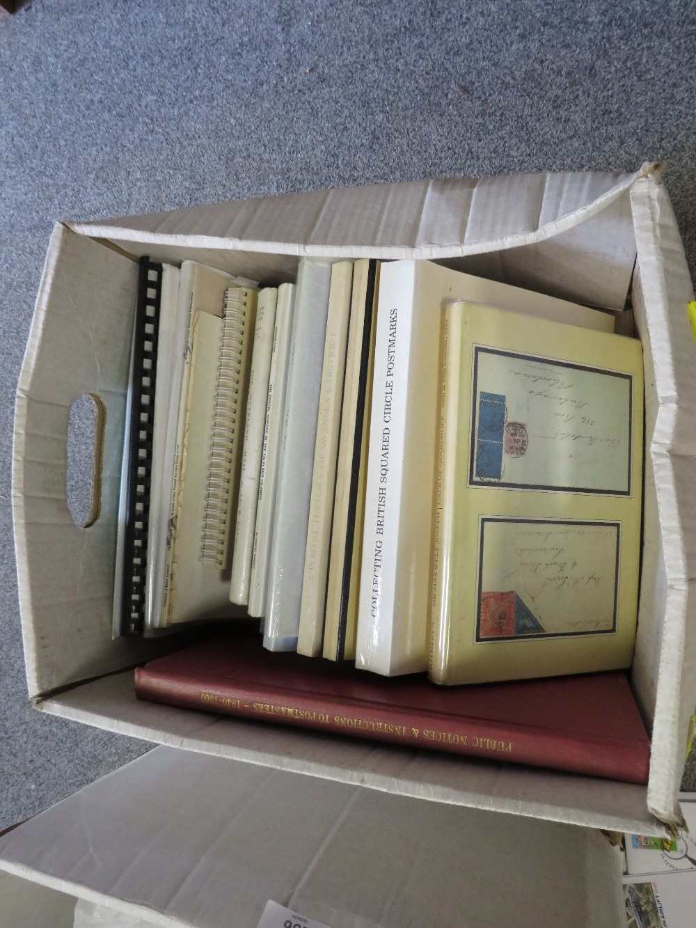 BOX WITH LARGE QUANTITY OF STAMPS ON PAGES, IN PACKETS AND TINS MUCH EARLIER AND A BOX OF POSTAL - Bild 5 aus 6