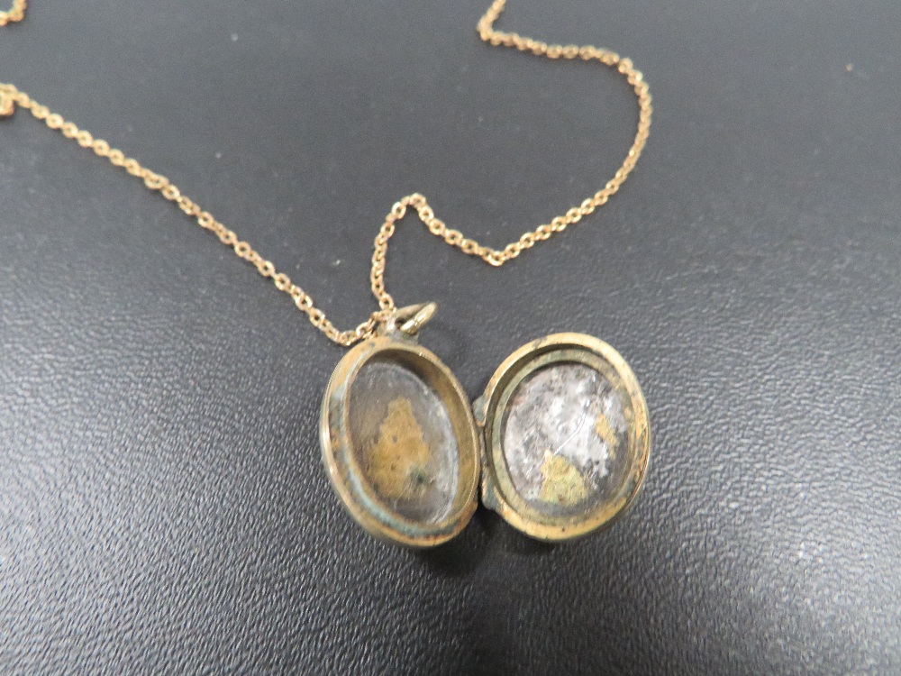 A VICTORIAN LOCKET ON CHAIN - Image 2 of 3