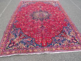 AN ORIENTAL RUG - 330 X 225 CM