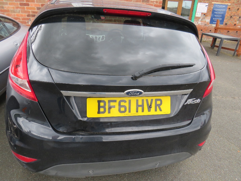 A BLACK 2011 1.4L PETROL FORD FIESTA 'BF61 HVR', LOG BOOK, TWO KEYS, CURRENTLY SORN, MILEAGE AT LAST - Image 8 of 12