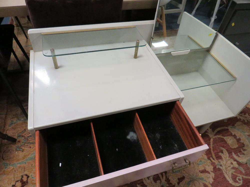 A MID CENTURY G PLAN 'E GOMME' DRESSING TABLE - Image 4 of 4