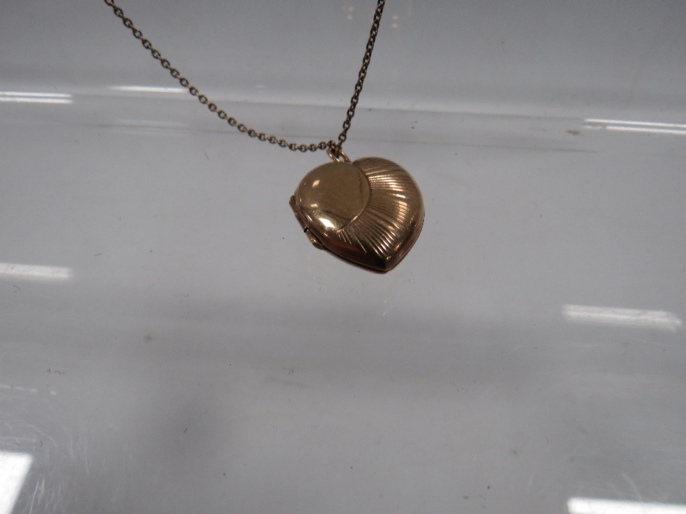 AN LOCKET ON CHAIN MARKED 9CT GOLD BACK AND FRONT - Image 2 of 4