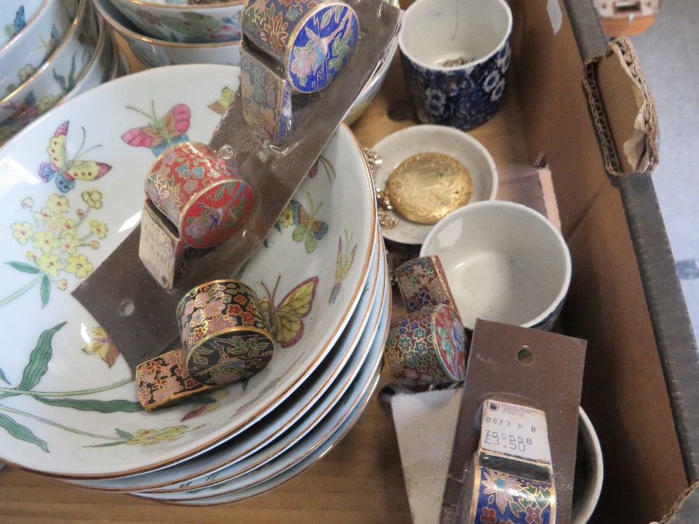 A TRAY OF ASSORTED STYLE BOWLS TOGETHER WITH CLOISONNE WHISTLES - Image 2 of 6