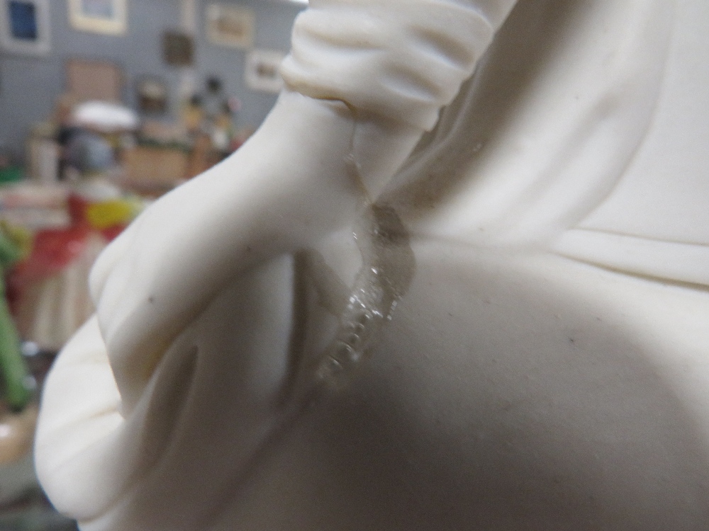 A LARGE PARIAN WARE FIGURE OF A LADY SITTING ON A ROCK A/F - Image 4 of 4