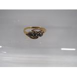 AN 18CT YELLOW GOLD THREE STONE DIAMOND RING approx weight 2.4g