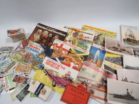 A SMALL COLLECTION OF POSTCARDS, CIGARETTE CARDS ETC