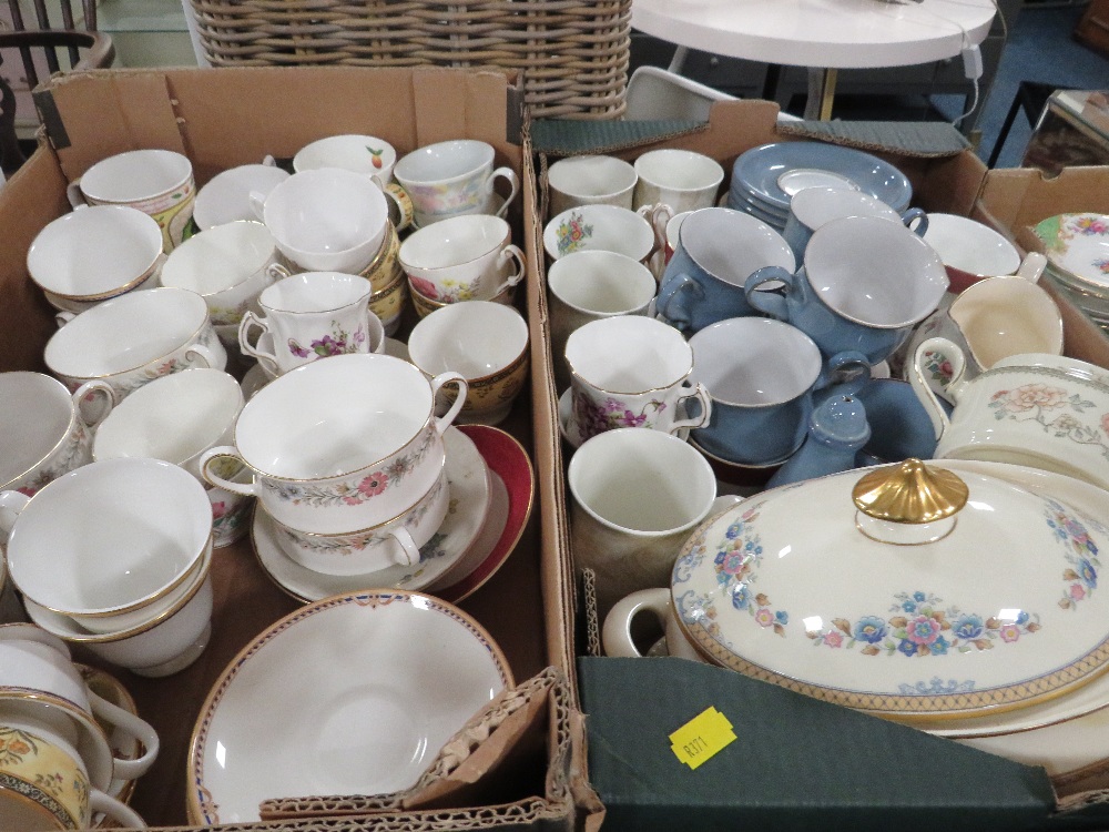 FOUR TRAYS OF CERAMICS TO INCLUDE A SHELLY DRAINER, AYNSLEY ORCHARD GOLD PLATE ETC - Image 2 of 7