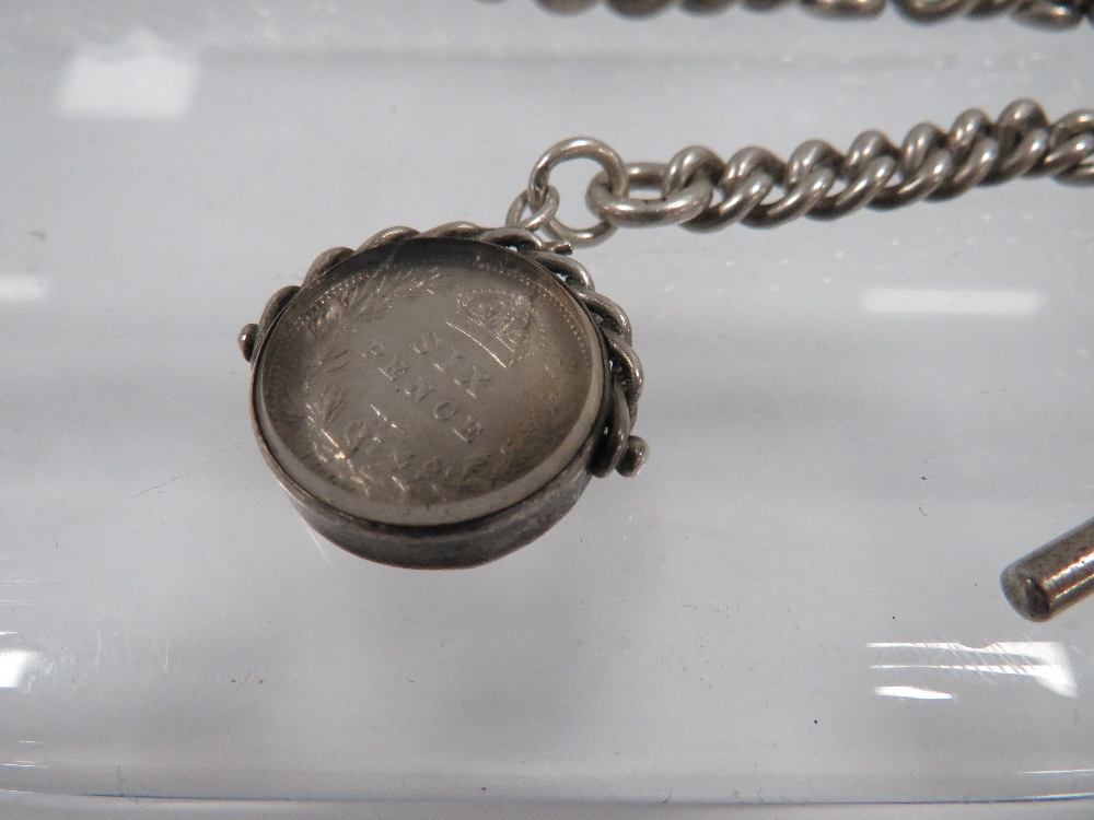 A HEAVY HALLMARKED SILVER GRADUATED ALBERT WATCH CHAIN AND T -BAR WITH MOUNTED SILVER LATE VICTORIAN - Image 3 of 4