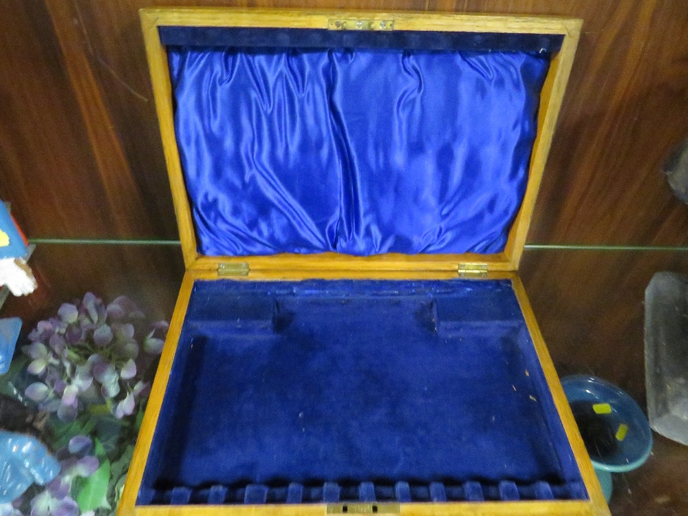TWO CASED CUTLERY BOXES - Image 4 of 4