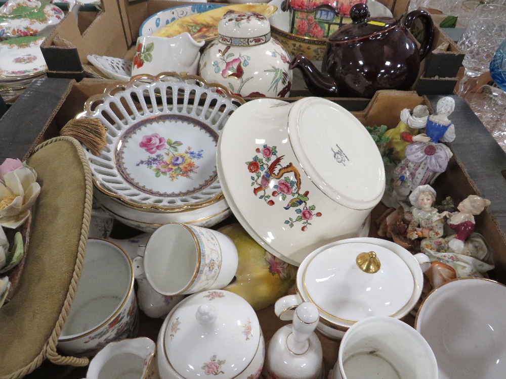 FOUR TRAYS OF CERAMICS TO INCLUDE A SHELLY DRAINER, AYNSLEY ORCHARD GOLD PLATE ETC - Image 3 of 7