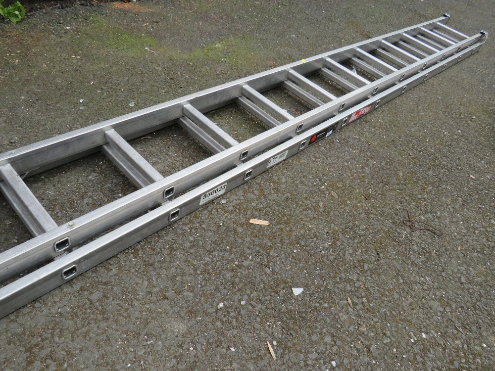 AN ALUMINIUM EXTENDING YOUNGMAN 3.37 M DOUBLE LADDER - Image 4 of 4