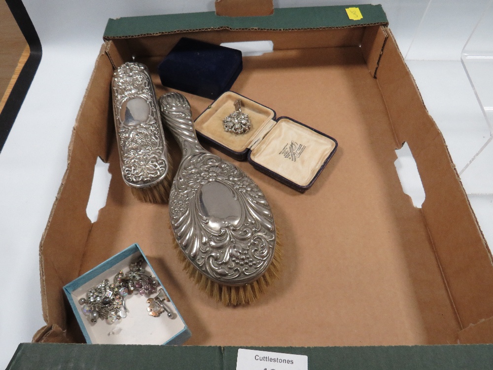 BOX OF HALLMARKED SILVER ITEMS, BRUSHES, PENDANTS ETC - Image 2 of 6