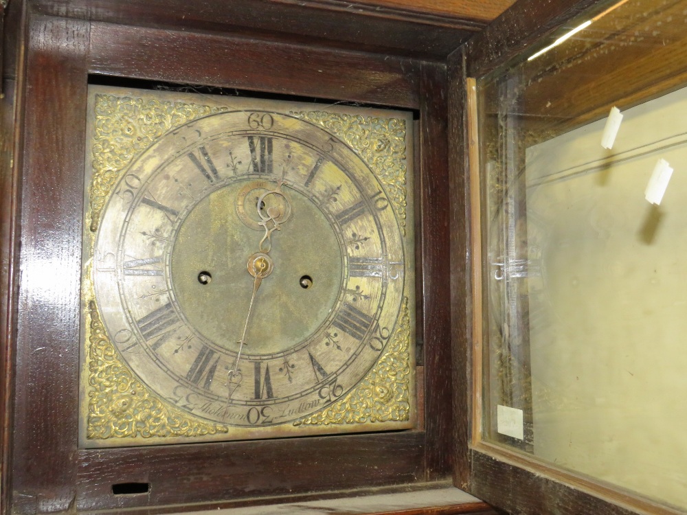 AN ANTIQUE OAK BRASS FACED LONGCASE CLOCK BY THOMAS VERNON OF LUDLOW - WITH EIGHT DAY MOVEMENT - - Image 5 of 9
