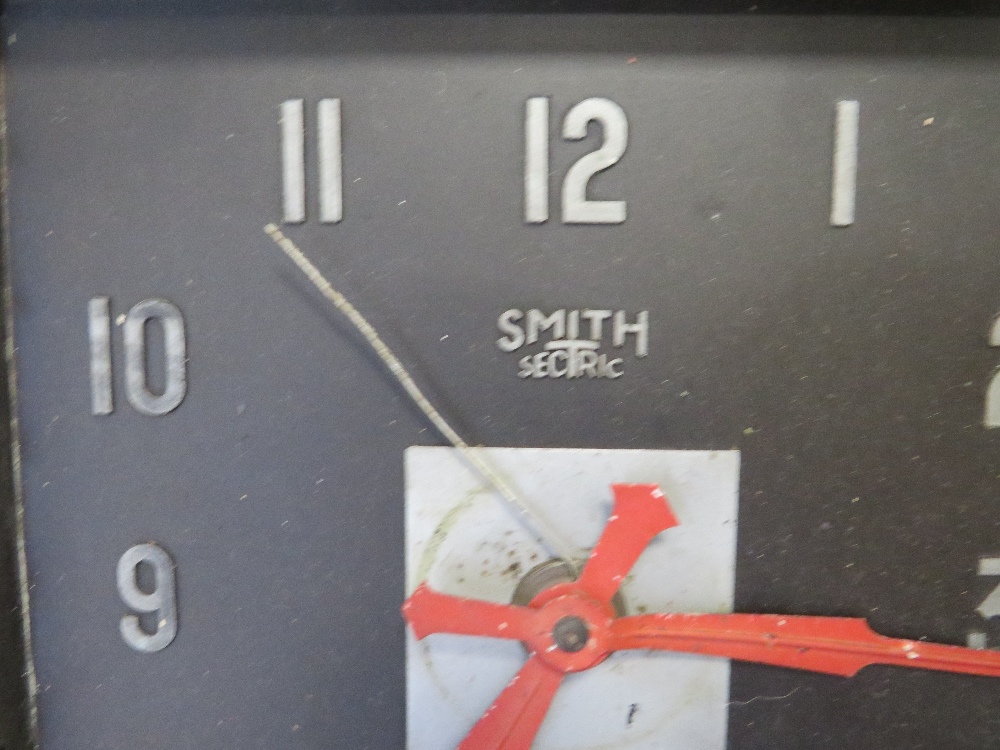 A VINTAGE CRAVEN A SMITH SECTRIC NEVER VARY ELECTRIC ADVERTISING WALL CLOCK (UNCHECKED) - Image 3 of 3