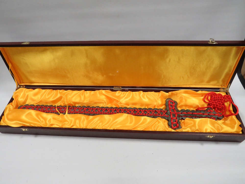 AN EARLY CHINESE BRONZE COIN, LARGE MONEY SWORD IN PRESENTATION BOX - Image 2 of 5