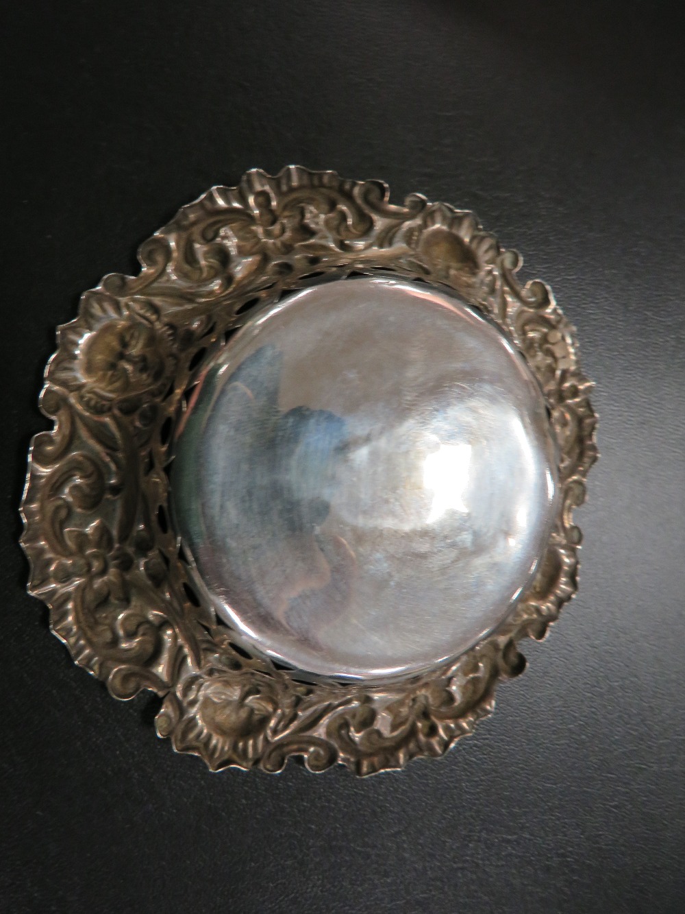 A HALLMARKED SILVER PIERCED BON BON DISH BIRMINGHAM 1901 - Image 4 of 4