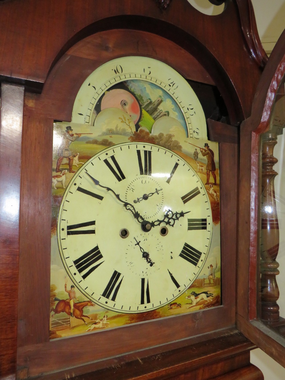 A LARGE ANTIQUE MAHOGANY LONGCASE CLOCK WITH NON FUNCTIONAL MOON ROLLER AND LATER WESTMINSTER - Image 4 of 8