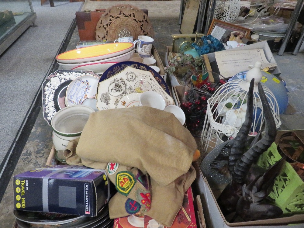 FOUR TRAYS OF CERAMICS AND SUNDRIES TO INCLUDE A BREAD BIN - Image 5 of 7