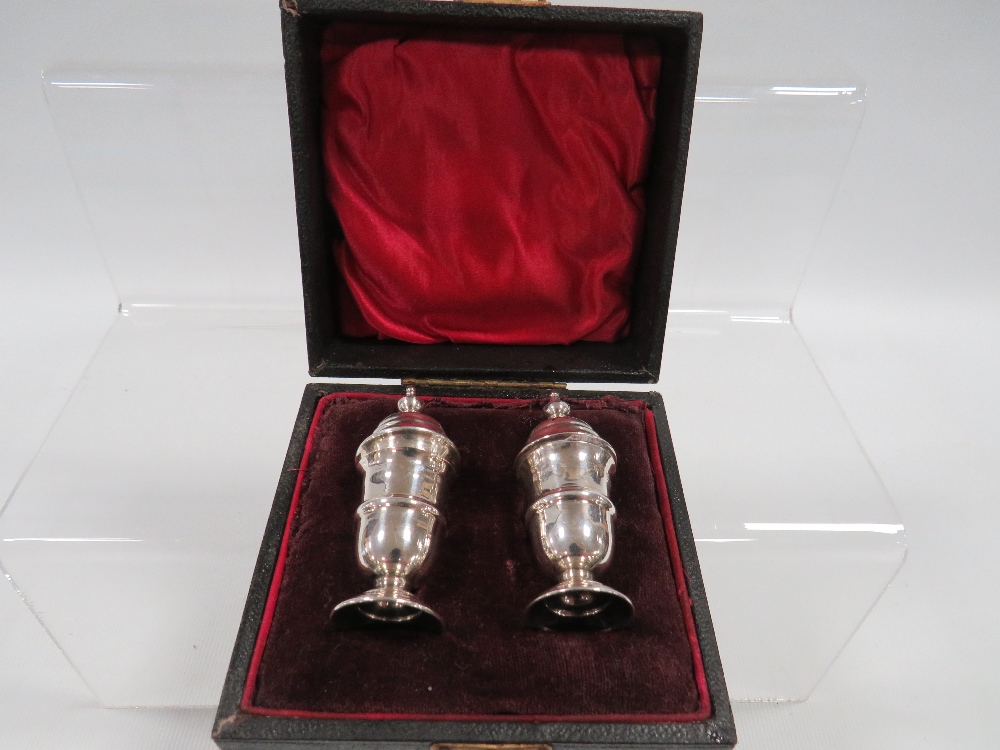 A BOXED SILVER HALLMARKED SALT & PEPPER SET