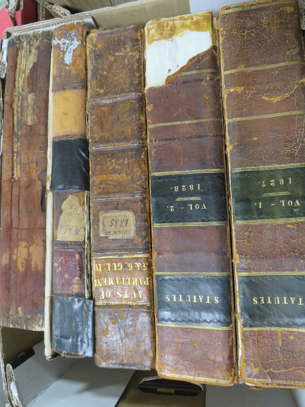 TWO TRAYS OF ACTS OF PARLIAMENT STATUTES, 11 VOLUMES 18TH & EARLY 19TH CENTURY - Image 3 of 5
