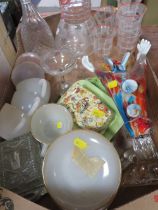 A TRAY OF CERAMICS AND GLASS TO INCLUDE AN UNUSUAL MERINO GLASS CLOWN VASE, VINTAGE LEMONADE SET ETC