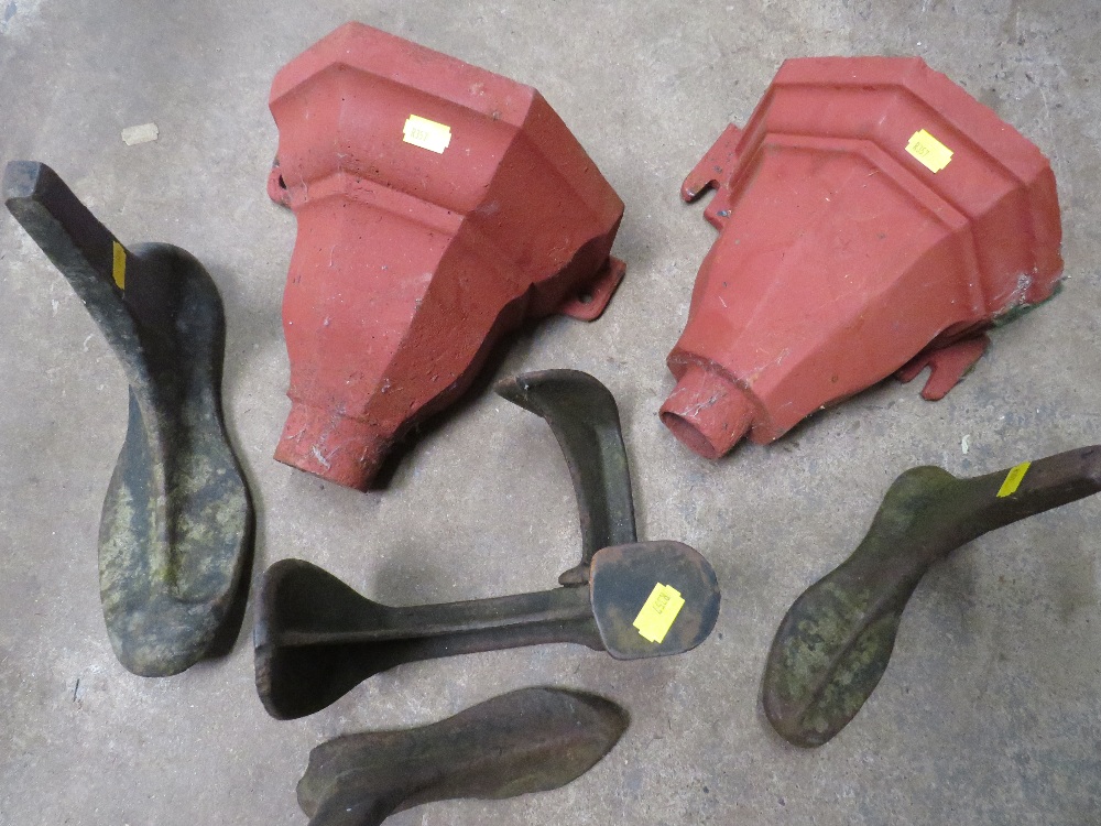 TWO CAST IRON RAIN GUTTERING HOPPERS AND A SELECTION OF COBBLERS SHOE LASTS - Image 2 of 2