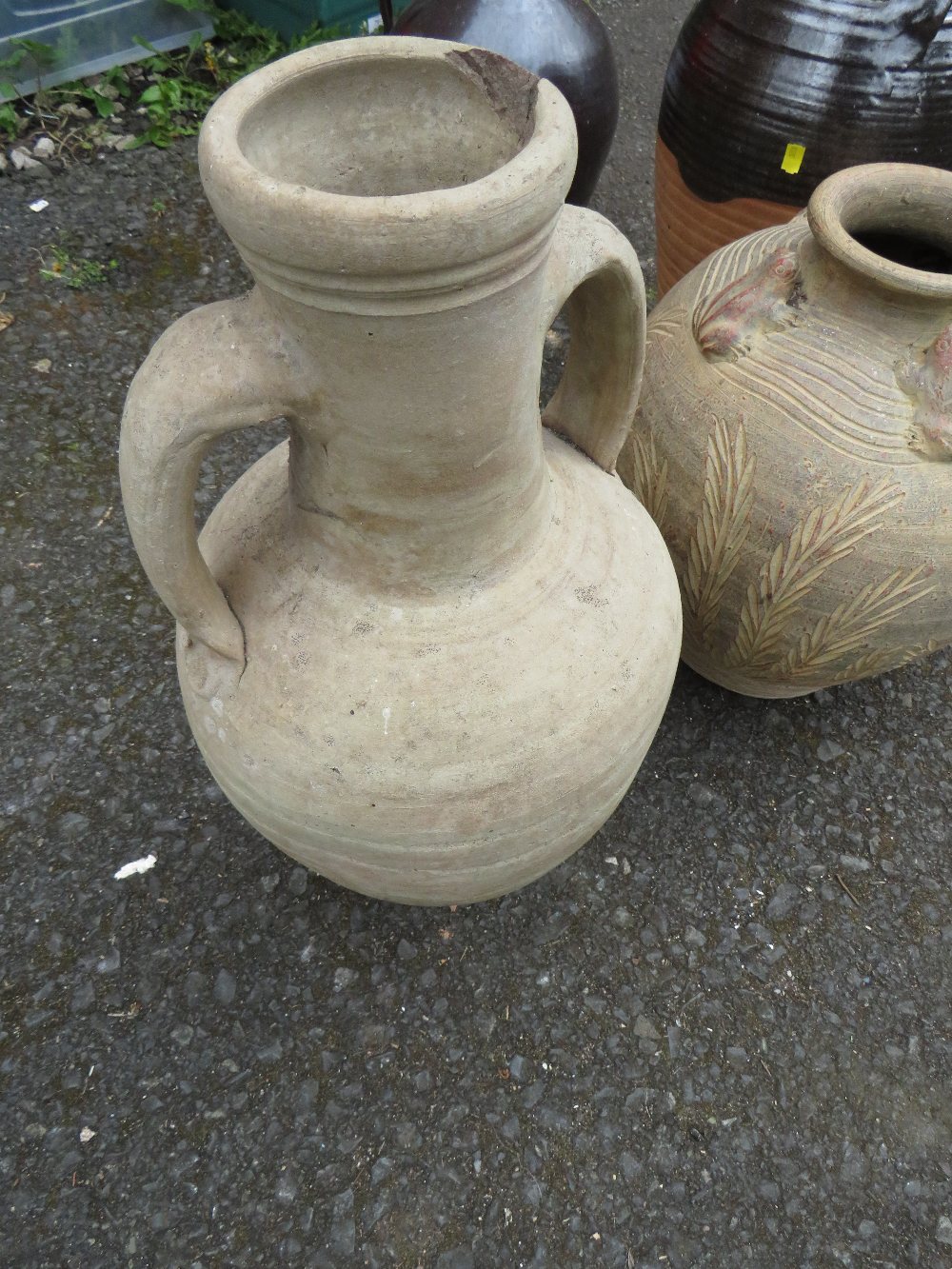 A SELECTION OF FOUR TERRACOTTA GARDEN URNS - Image 2 of 5