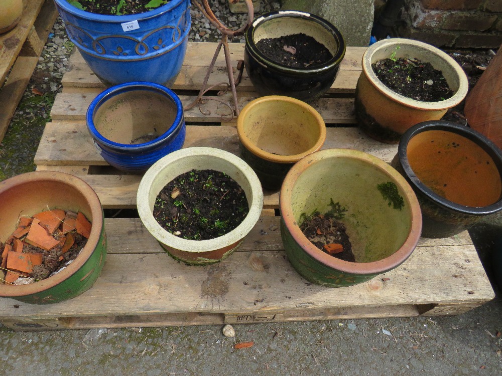 A SELECTION OF NINE CERAMIC LARGE GARDEN PLANTERS ETC - Image 2 of 3