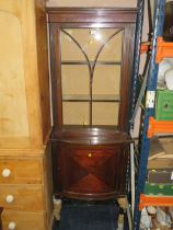 A SMALL EARLY 20TH CENTURY DISPLAY CABINET