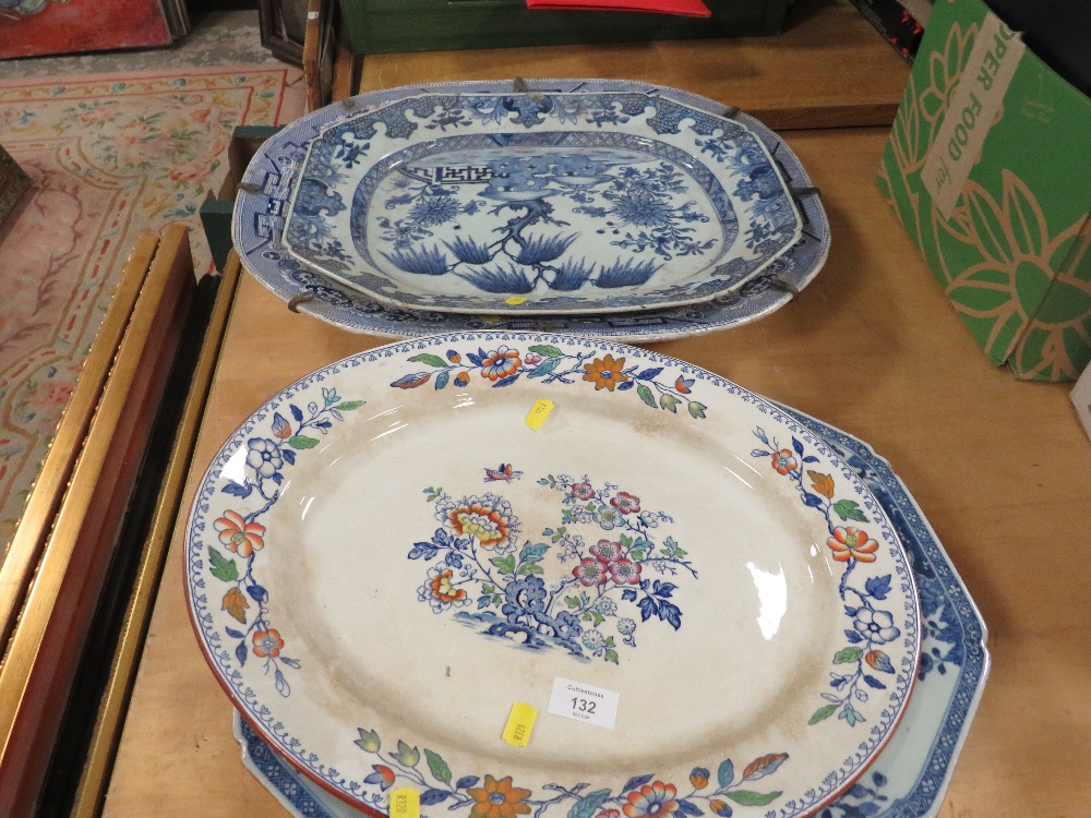 FOUR ASSORTED ANTIQUE MEAT PLATTERS TO INCLUDE BLUE/WHITE EXAMPLES