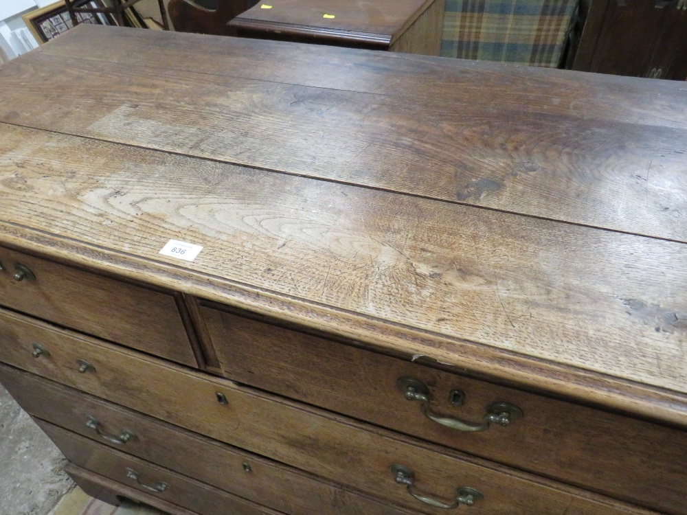 A LARGE GEORGIAN OAK COUNTRYMADE CHEST OF FIVE DRAWERS W-118 CM - Image 2 of 3