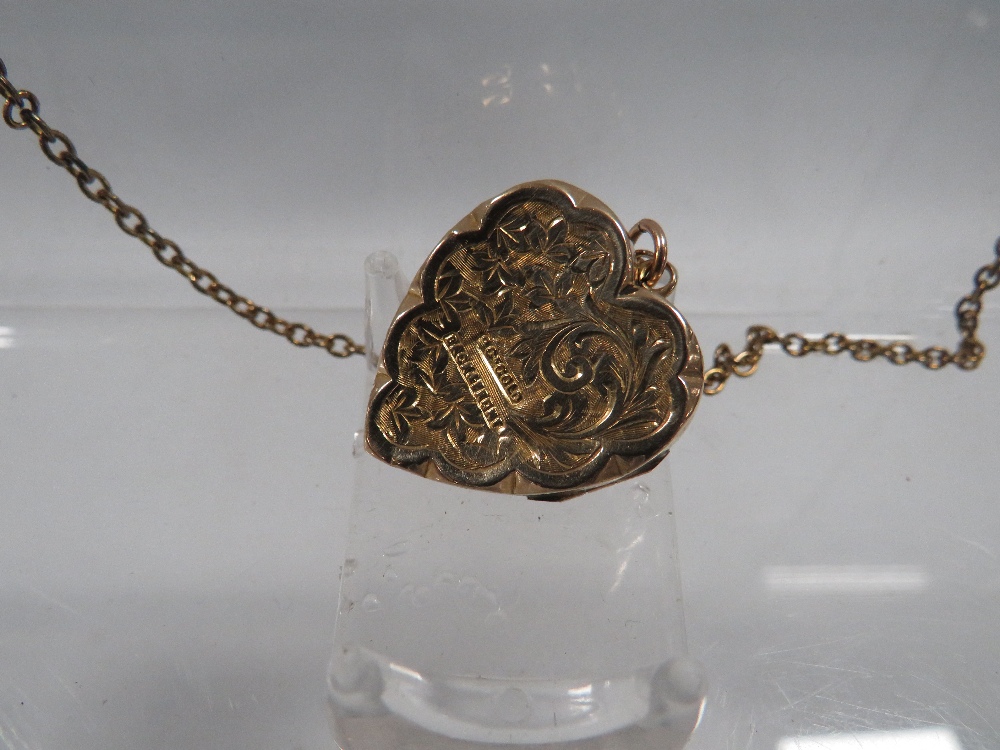 A VICTORIAN STYLE 9CT GOLD BACK AND FRONT LOCKET - Image 2 of 4