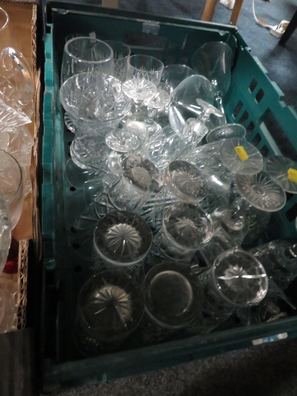 TWO TRAY OF ASSORTED GLASSWARE TO INCLUDE JUGS, WINE GLASSES ETC - Image 3 of 4