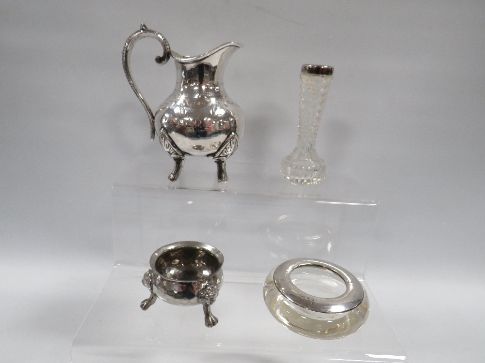A SMALL HALLMARKED SILVER RIMMED GLASS BUD VASE TOGETHER WITH A SILVER PLATED JUG ETC