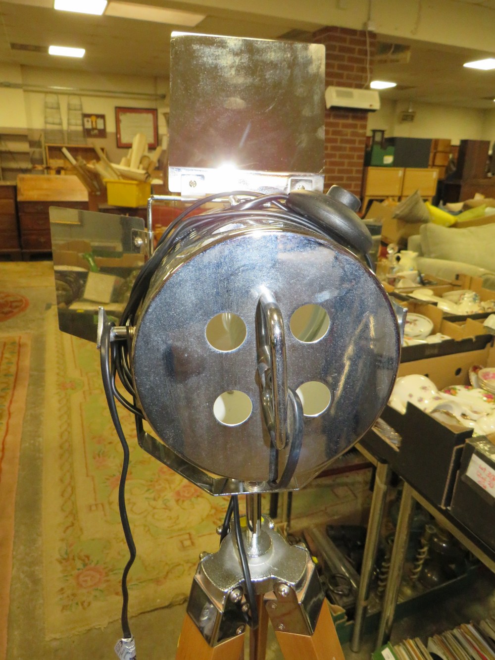 A MODERN SPOT LAMP - Image 4 of 4