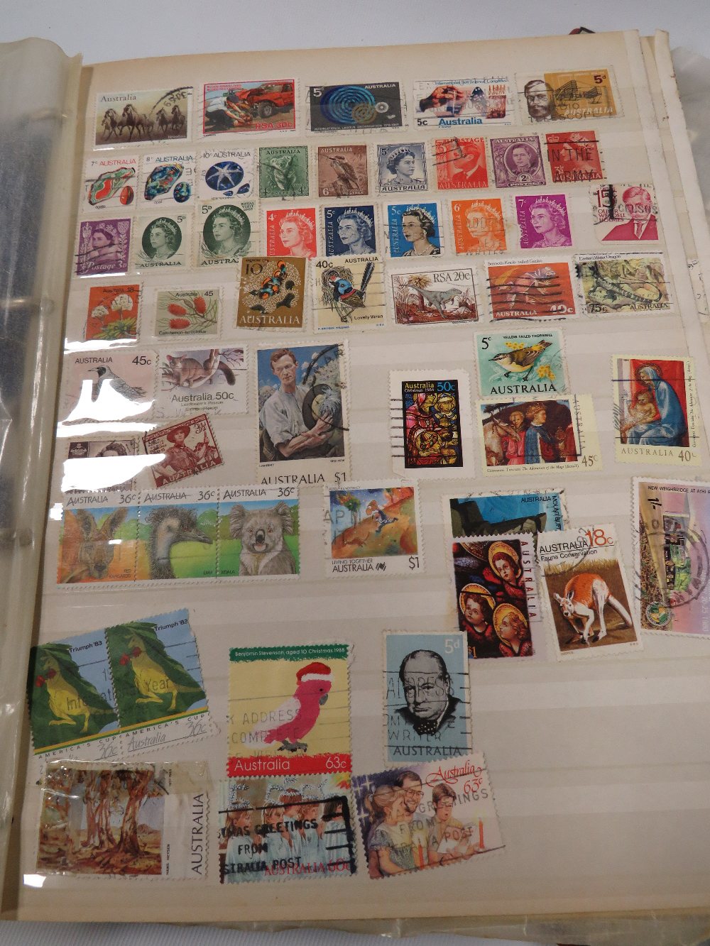 A STAMP COLLECTION IN TWO FOLDERS INCLUDING LOOSE STAMPS - Image 3 of 5