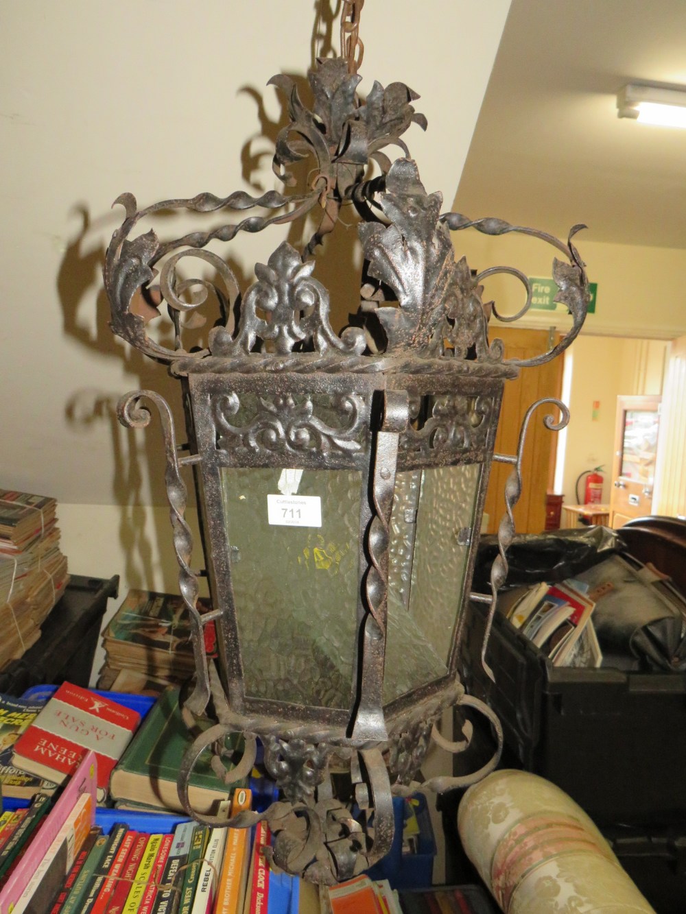 A VINTAGE HANGING WROUGHT IRON LANTERN APPROX H-64 CM - Image 2 of 3