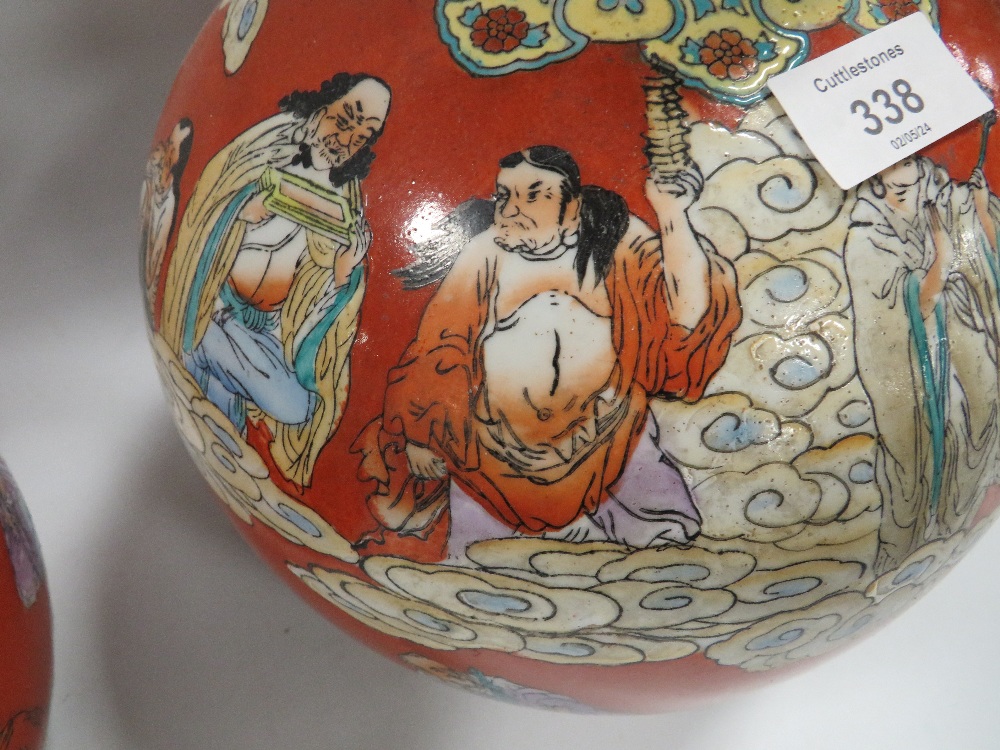 A PAIR OF 20TH CENTURY ORIENTAL VASES - Image 3 of 5